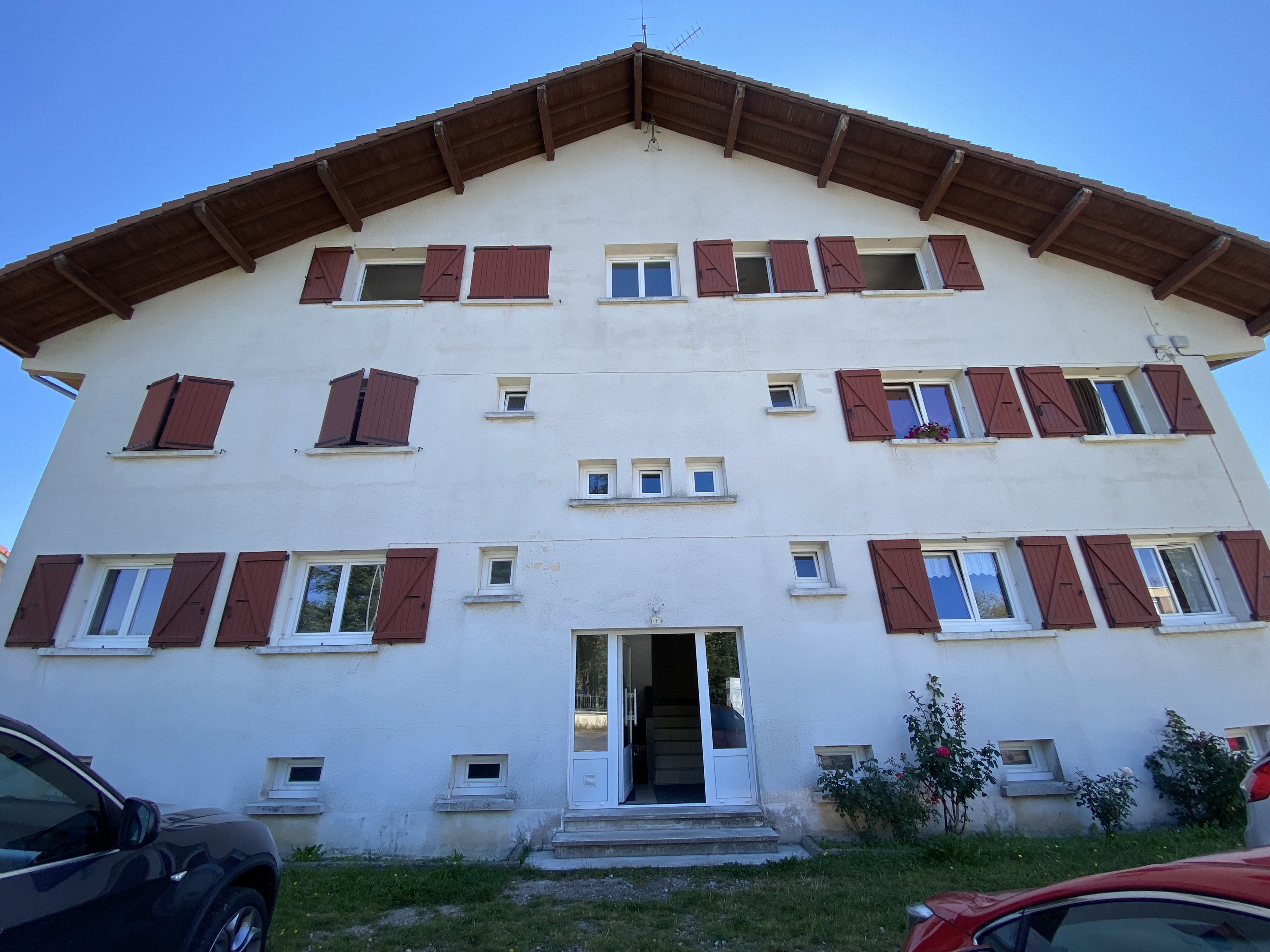 Avant - Chalet et menuiseries