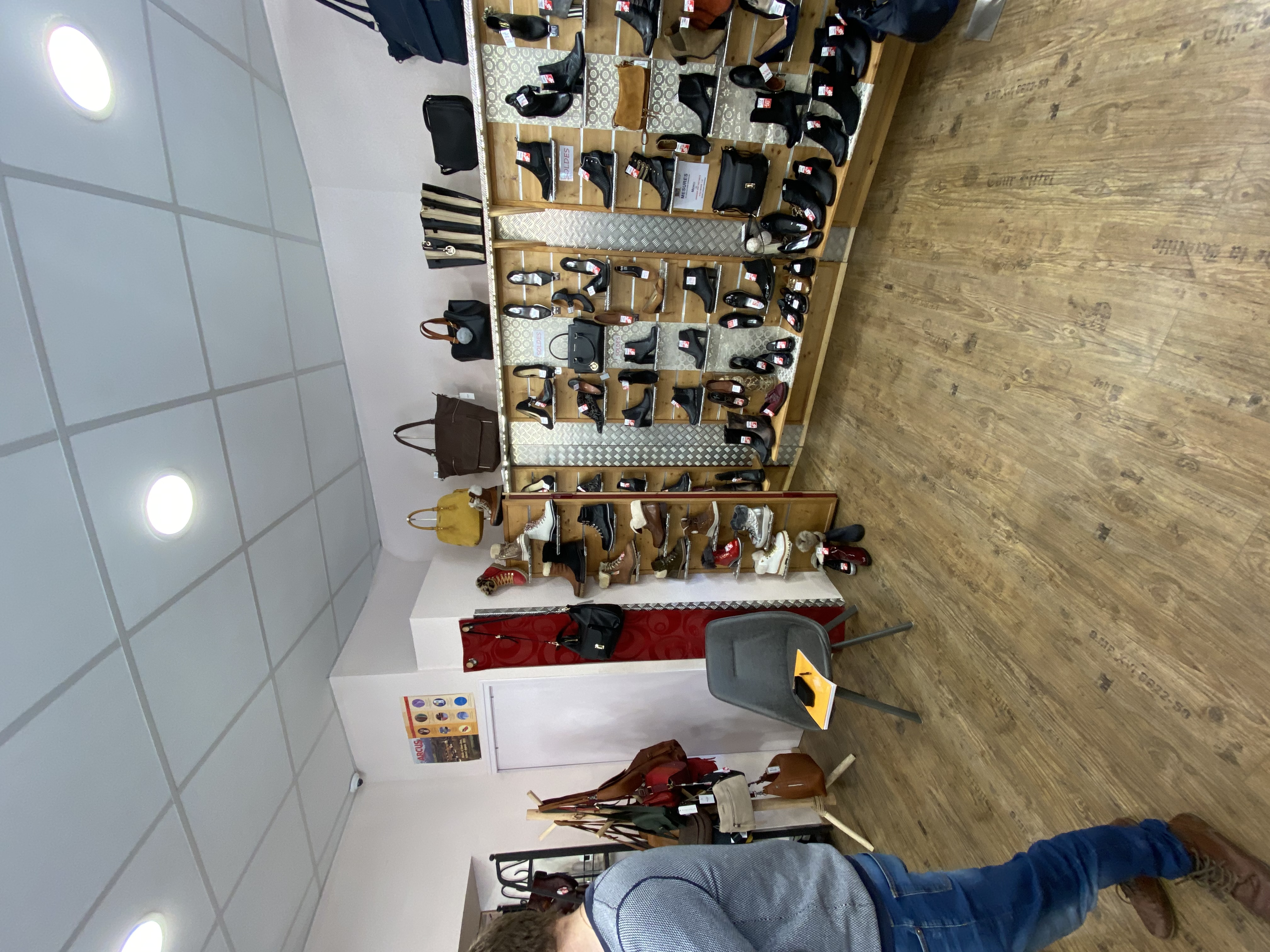 Avant - Magasin de chaussures à Yssingeaux
